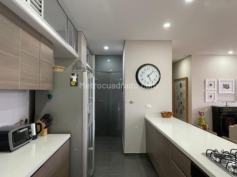 Furnished 2BR Apartment with 3 Baths in El Poblado - 8