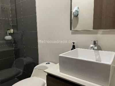 Apartamento de 2 alcobas en arriendo en El Poblado, Medellín, 143 m² · foto 14 de 16