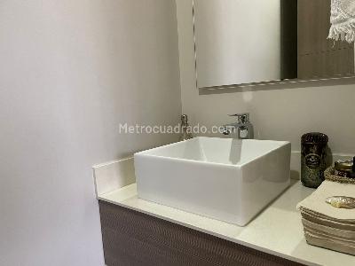 Apartamento de 2 alcobas en arriendo en El Poblado, Medellín, 143 m² · foto 15 de 16