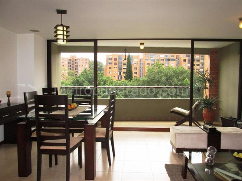 Apartamento de 3 Alcobas con Estudio y 3 Baños en El Poblado - 2