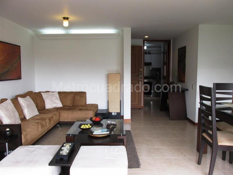 Apartamento de 3 Alcobas con Estudio y 3 Baños en El Poblado