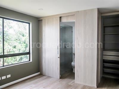 Apartamento de 3 alcobas en venta en El Poblado, Medellín, 202 m² · foto 10 de 17