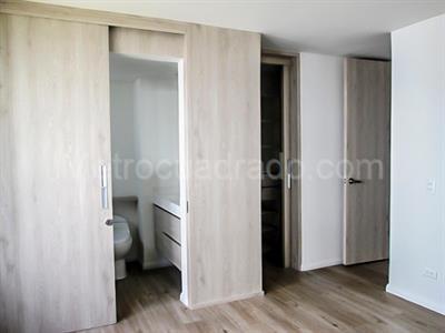 Apartamento de 3 alcobas en venta en El Poblado, Medellín, 202 m² · foto 12 de 17