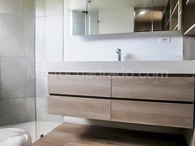 Apartamento de 3 alcobas en venta en El Poblado, Medellín, 202 m² · foto 13 de 17