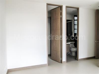 Apartamento de 2 alcobas en venta en Intermedia, Envigado, 78 m² · foto 10 de 19