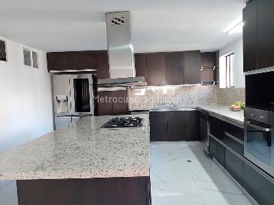 Apartamento de 3 alcobas en venta en Los Balsos, Medellín, 240 m² · foto 5 de 20
