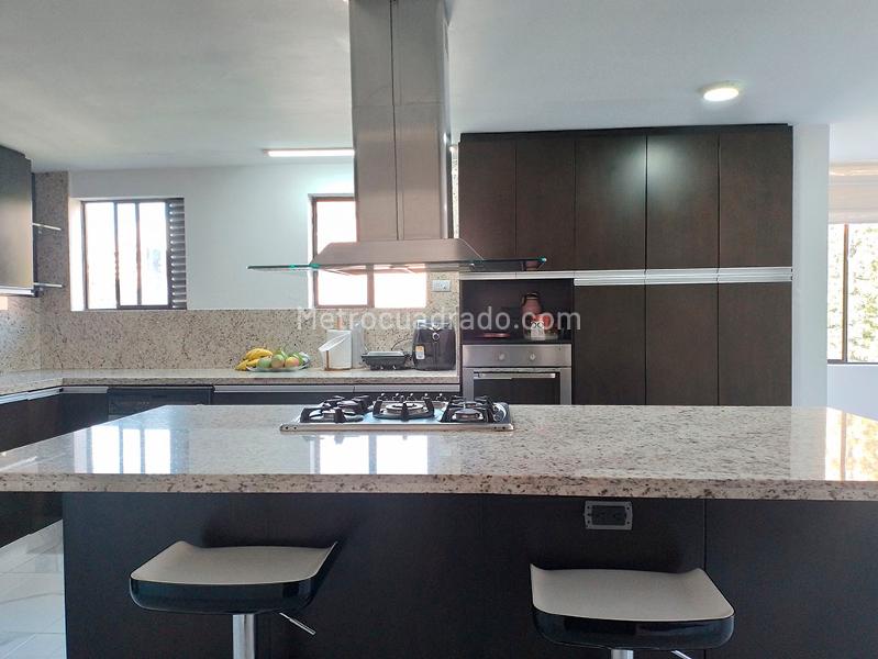 Spacious 3BR Apartment in El Poblado - 6
