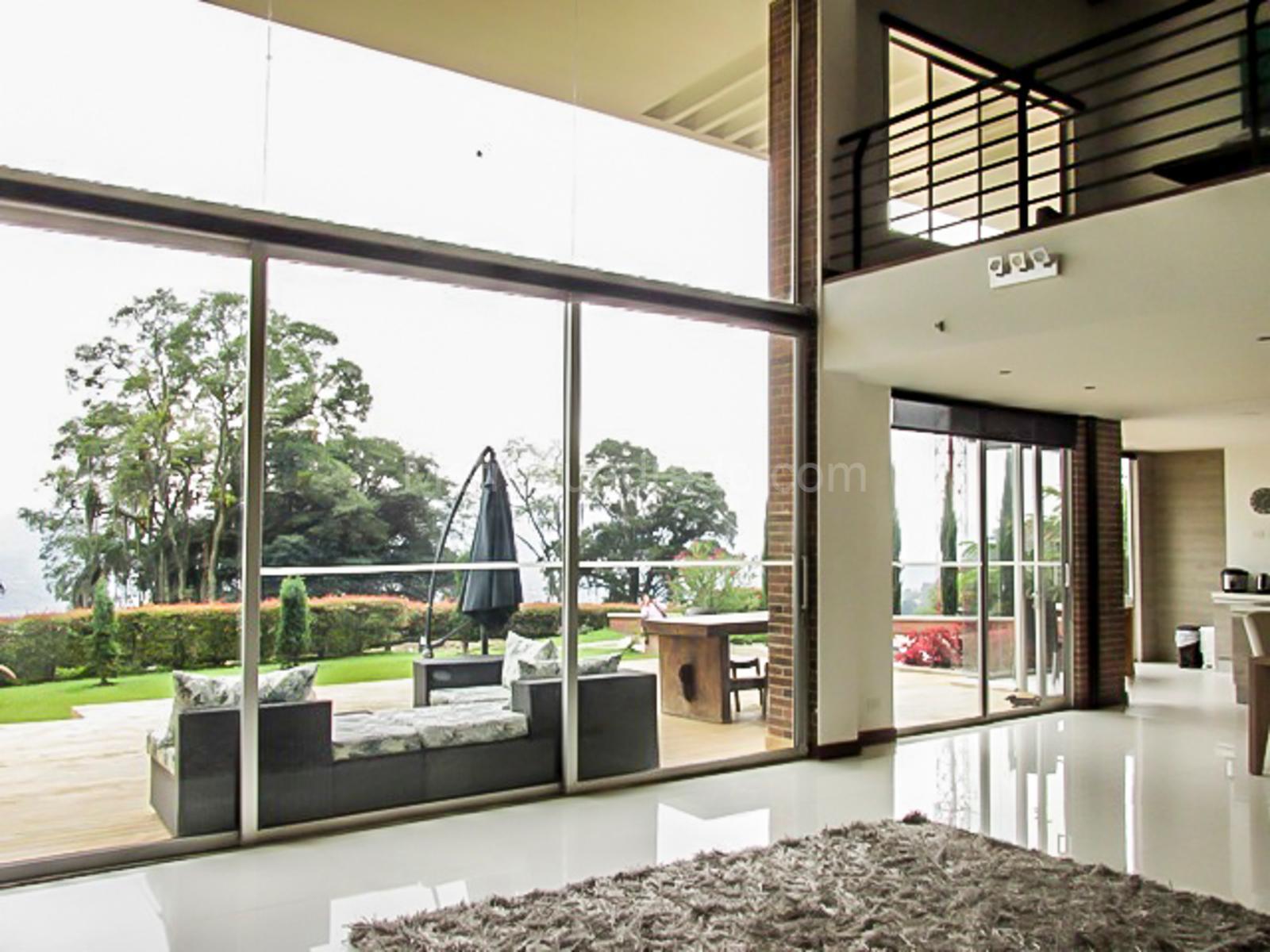 Casa de 4 habitaciones en venta en Poblado, Medellín — imagen 1 de 20