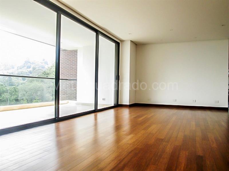 Spacious 3BR Apartment in Closed Unit in El Poblado