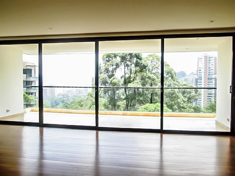 Apartamento amplio de 3 alcobas en unidad cerrada en El Poblado - 2