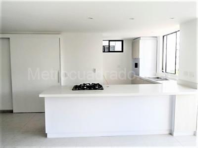 Apartamento de 2 alcobas en venta en El Poblado, Medellín, 110 m² · foto 3 de 16