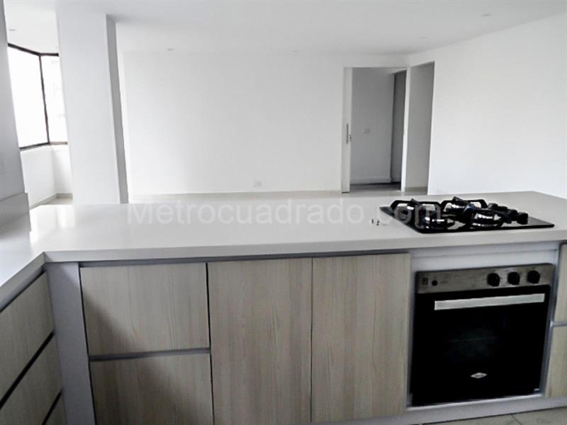 Apartamento de 2 Alcobas con Piscina en El Poblado - 5
