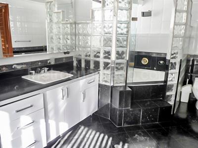 Casa de 3 alcobas en venta en El Poblado, Medellín, 267 m² · foto 14 de 20