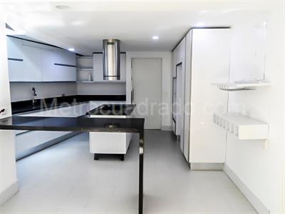 Casa de 3 alcobas en venta en El Poblado, Medellín, 267 m² · foto 3 de 20