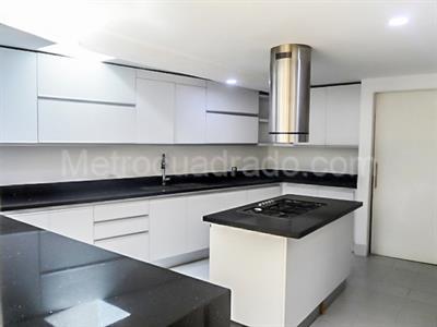 Casa de 3 alcobas en venta en El Poblado, Medellín, 267 m² · foto 4 de 20