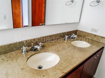 Casa de 4 alcobas en venta en El Poblado, Medellín, 260 m² · foto 15 de 20