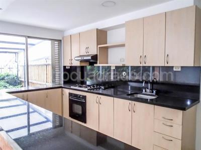 Casa de 4 alcobas en venta en El Poblado, Medellín, 260 m² · foto 3 de 20
