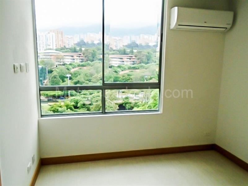 Elegant 2BR Apartment with Jacuzzi in El Poblado - 9