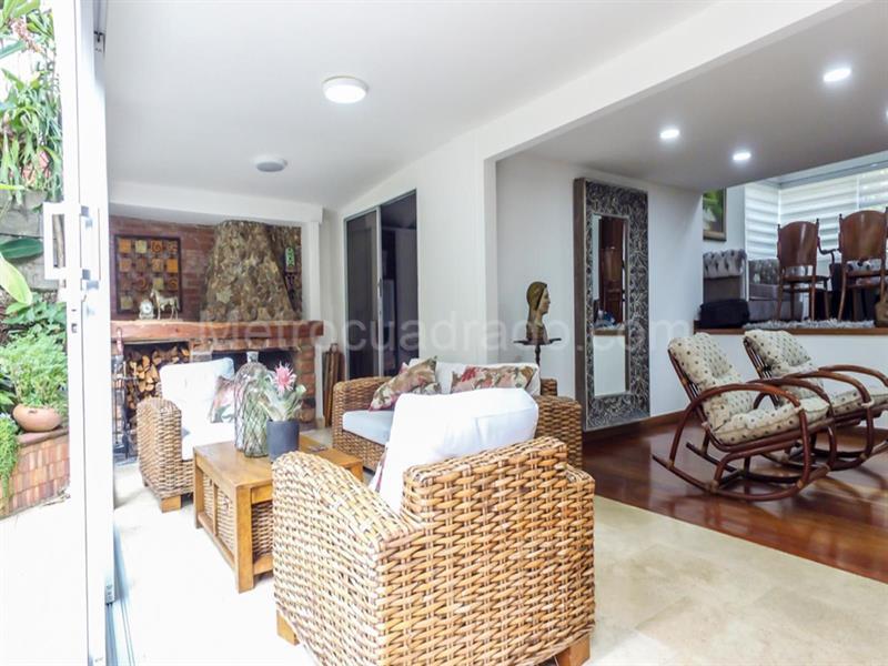 Independent House for Mixed Use in Poblado - 3