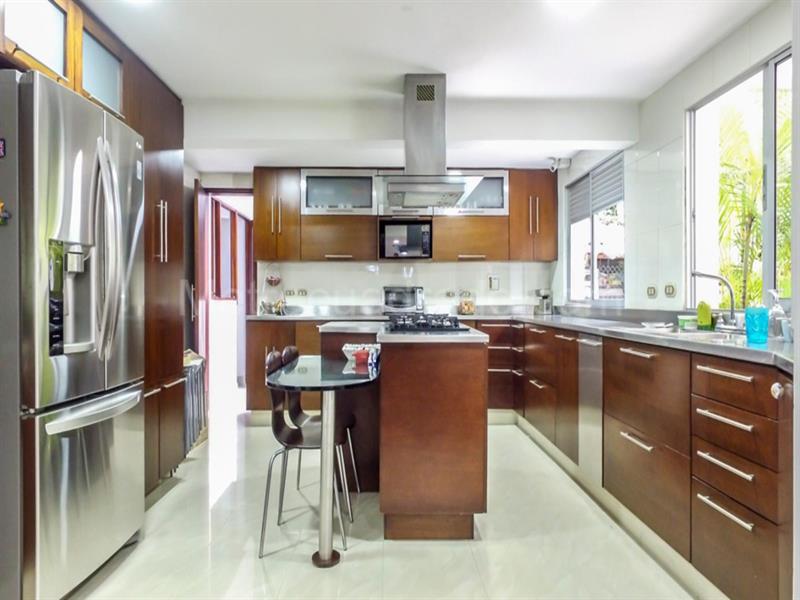 Independent House for Mixed Use in Poblado - 6