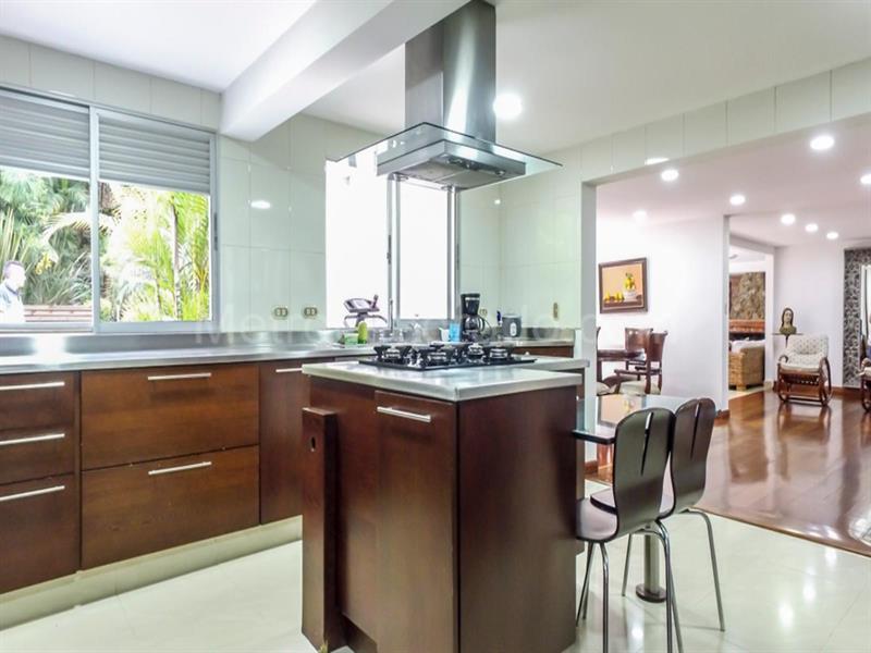 Independent House for Mixed Use in Poblado - 7