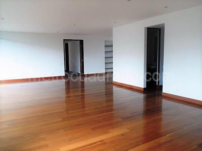 Apartamento de 3 alcobas en venta en El Poblado, Medellín, 270 m² · foto 2 de 20