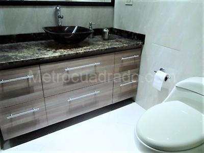 Casa de 4 alcobas en venta en El Poblado, Medellín, 370 m² · foto 13 de 20