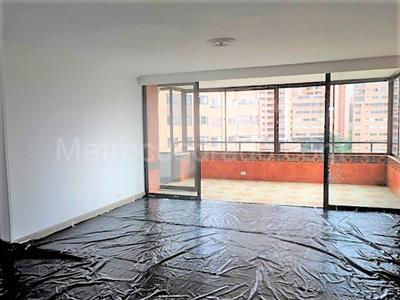 Apartamento de 3 alcobas en venta en El Poblado, Medellín, 264 m² · foto 2 de 18