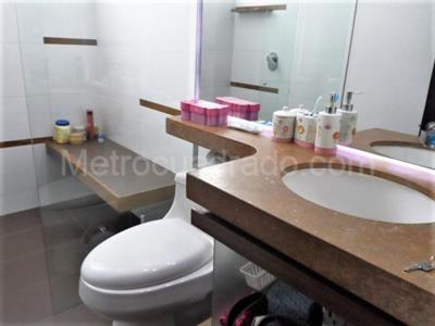 Apartamento en venta en El Poblado, Medellín · foto 12 de 19