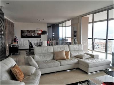 Apartamento en venta en El Poblado, Medellín · foto 2 de 19
