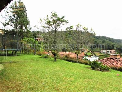 Casa de 5 alcobas en arriendo en Loma Escobero, Envigado, 270 m² · foto 10 de 17