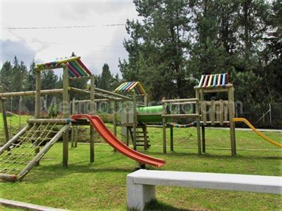 Casa de 5 alcobas en arriendo en Loma Escobero, Envigado, 270 m² · foto 13 de 17