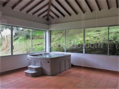 Casa de 5 alcobas en arriendo en Loma Escobero, Envigado, 270 m² · foto 15 de 17