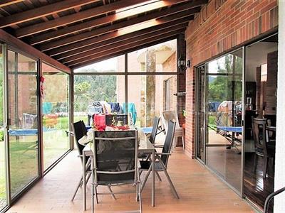 Casa de 5 alcobas en arriendo en Loma Escobero, Envigado, 270 m² · foto 8 de 17