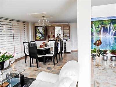Casa de 4 alcobas en venta en Loma Del Escobero, Envigado, 700 m² · foto 2 de 20