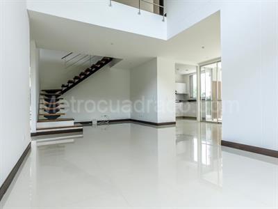 Casa de 3 alcobas en arriendo en El Escobero, Envigado, 300 m² · foto 3 de 17