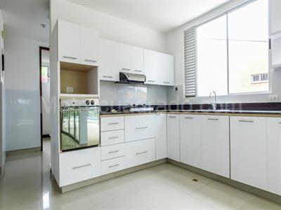 Casa de 3 alcobas en arriendo en El Escobero, Envigado, 300 m² · foto 4 de 17