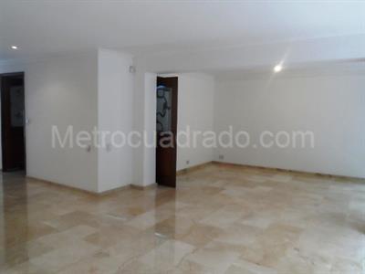Casa de 3 alcobas en venta en El Poblado, Medellín, 279 m² · foto 3 de 19