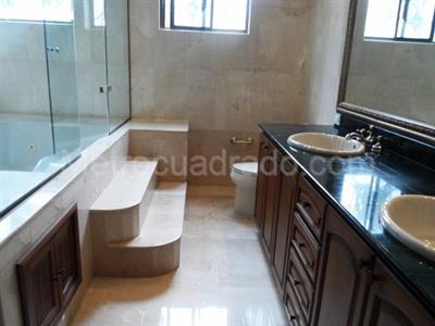 Casa de 3 alcobas en venta en El Poblado, Medellín, 279 m² · foto 15 de 19
