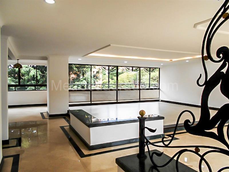 4BR Apartment with Jacuzzi and Covered Balcony in El Poblado (El Diamante)