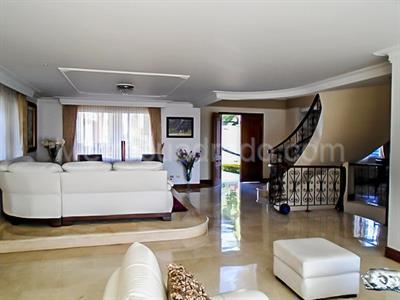 Casa de 5 alcobas en venta en El Poblado, Medellín, 450 m² · foto 2 de 20