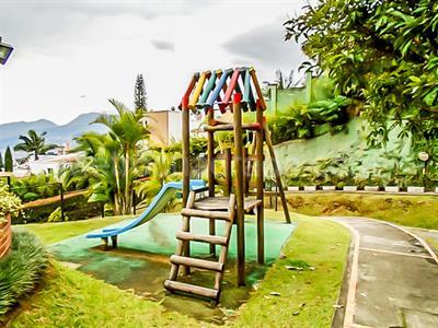 Casa de 4 alcobas en venta en El Poblado, Medellín, 380 m² · foto 18 de 20