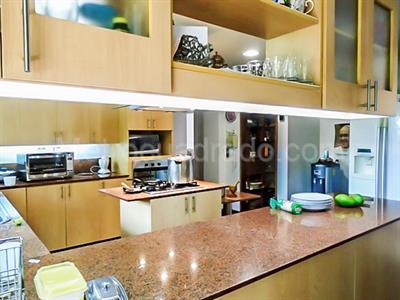 Casa de 4 alcobas en venta en El Poblado, Medellín, 380 m² · foto 9 de 20