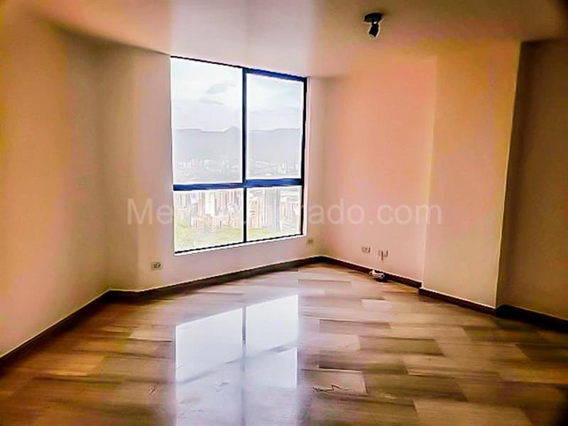 Elegant 3BR Apartment with Jacuzzi in El Poblado - 3