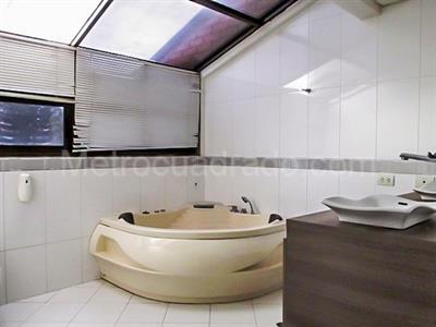 Casa de 5 alcobas en venta en El Poblado, Medellín, 430 m² · foto 17 de 20