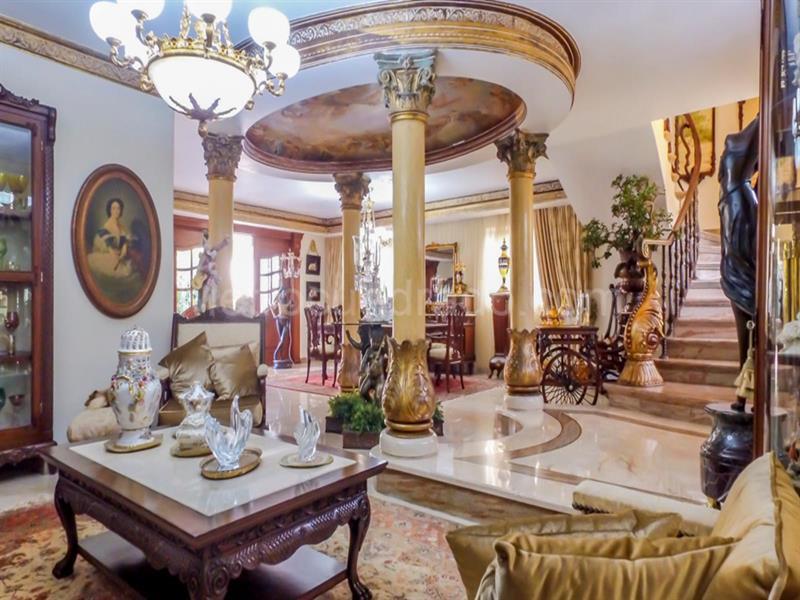 Casa Elegante de 4 Alcobas con Acabados de Lujo en El Poblado - 2