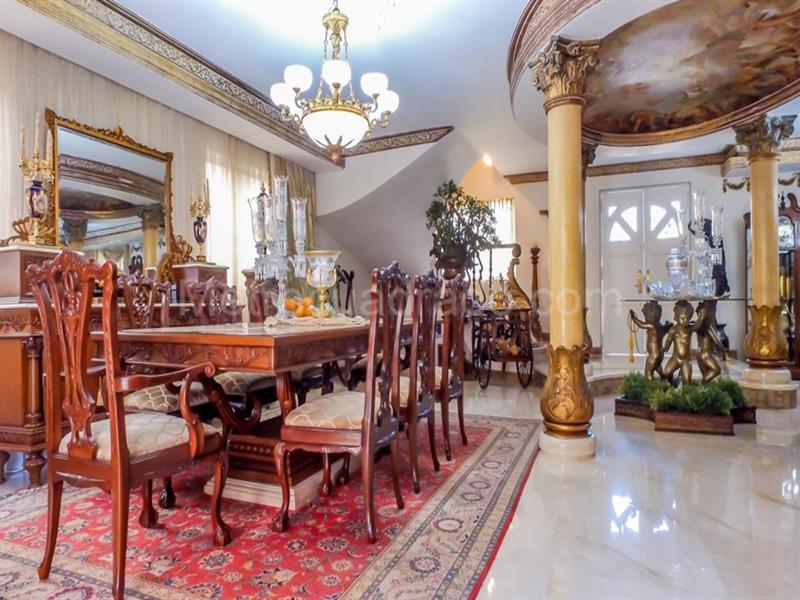 Casa Elegante de 4 Alcobas con Acabados de Lujo en El Poblado - 3