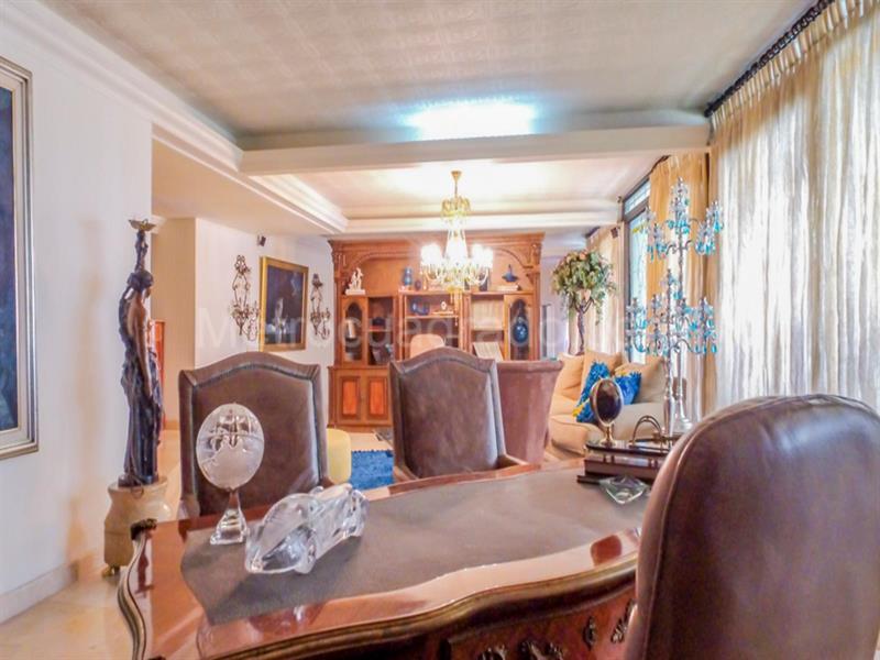 Casa Elegante de 4 Alcobas con Acabados de Lujo en El Poblado - 8