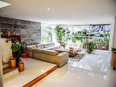 Casa de 4 alcobas en venta en Los Benedictinos, Envigado, 397 m² · foto 2 de 20