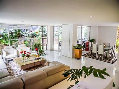 Casa de 4 alcobas en venta en Los Benedictinos, Envigado, 397 m² · foto 3 de 20